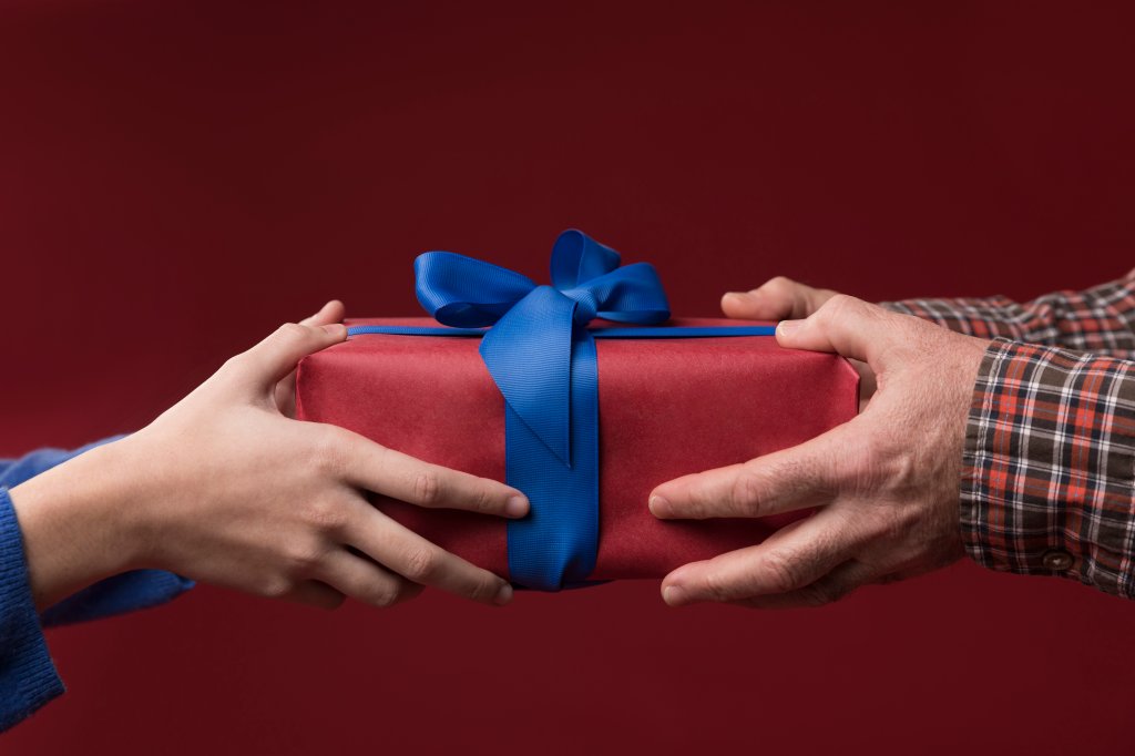 Encontramos as melhores ideias para o amigo secreto do Natal deste ano