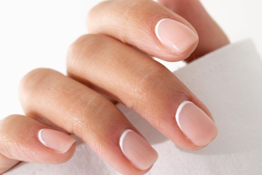 As unhas minimalistas e poderosas que dominaram as tendências de 2023