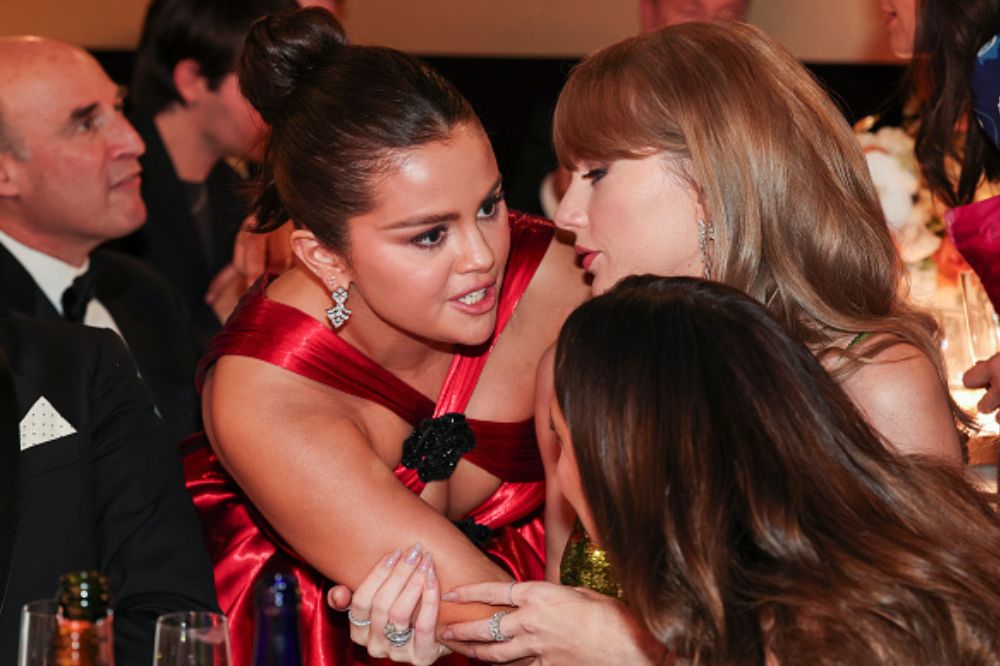 Fãs tentam fazer leitura labial da conversa de Selena Gomez e Taylor Swift