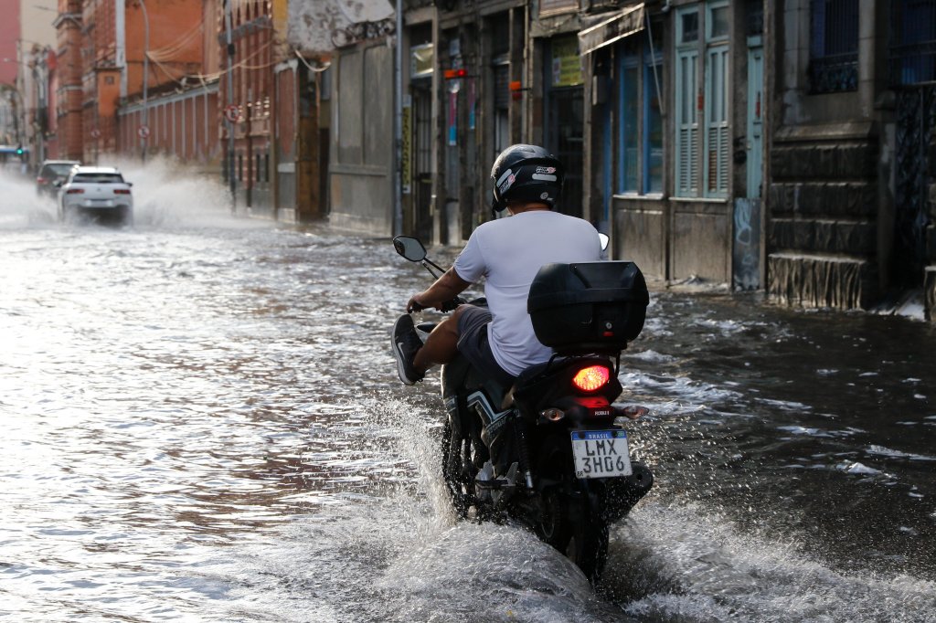 Rio de Janeiro está em situação de emergência por causa de fortes chuvas