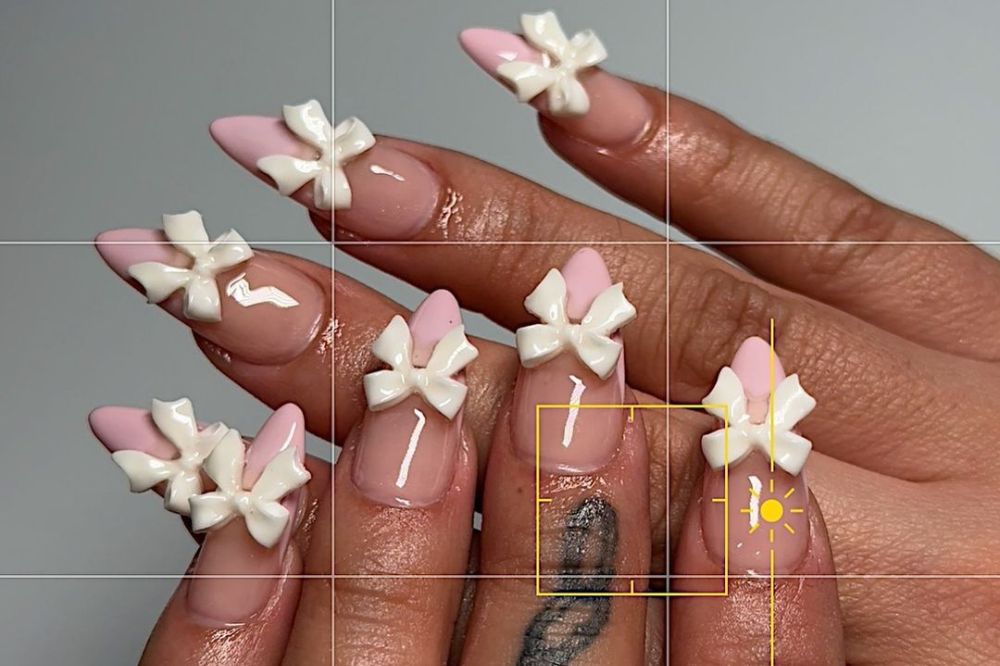 As unhas com lacinhos no estilo coquette são a tendência do momento