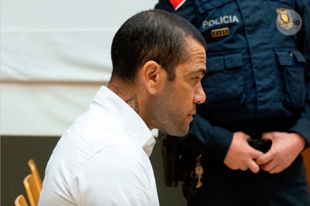Daniel Alves é condenado a 4 anos e meio por estupro de jovem em boate