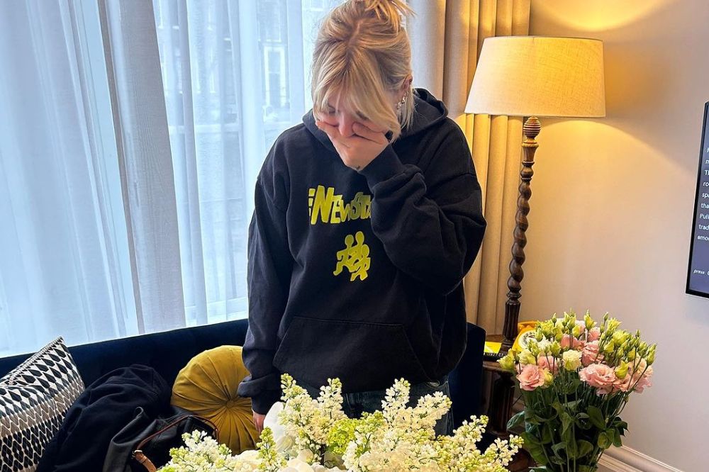 Reneé Rapp recebe flores de Beyoncé e tem a melhor reação: “Sem palavras”