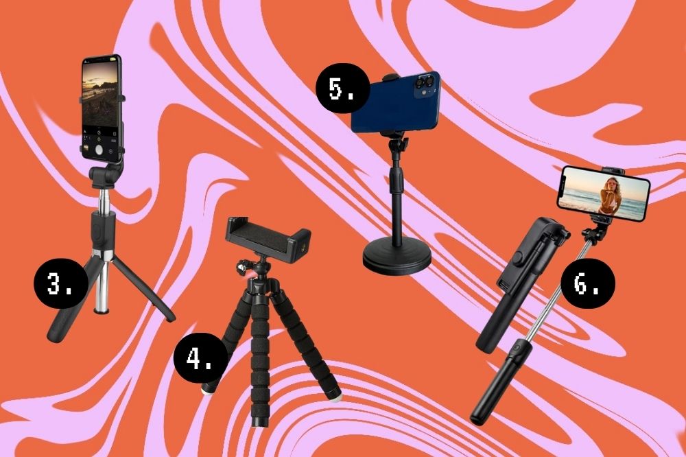 12 acessórios e equipamentos que vão deixar seus vídeos mais profissionais Em fundo roxo e laranja, há kits de suporte de celular.