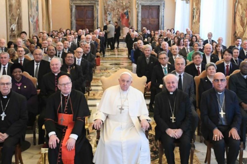 Contrários a França, Vaticano afirma que aborto é “um ataque à vida”