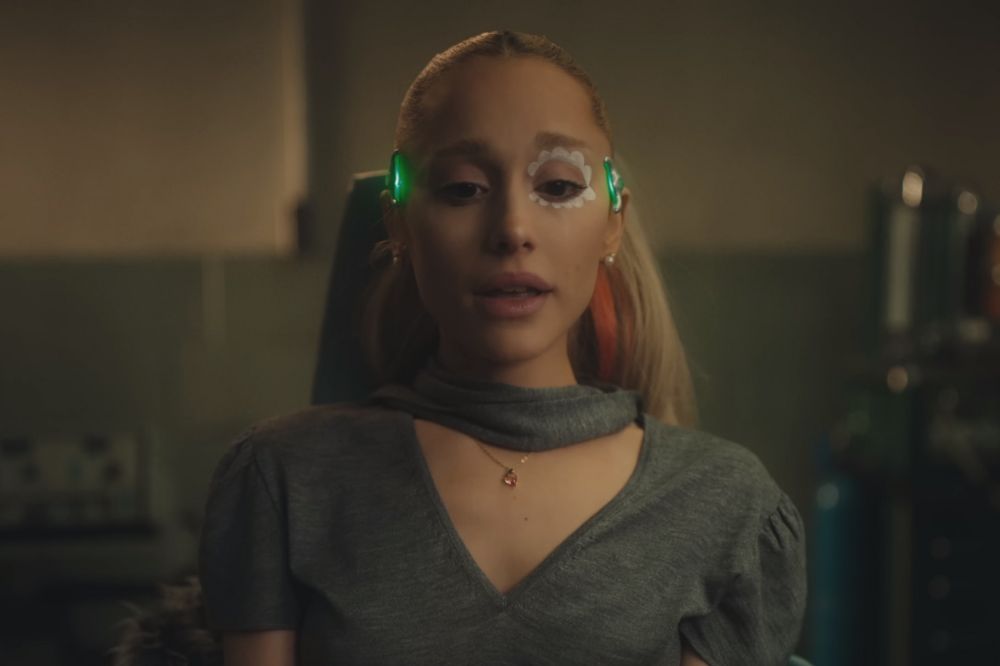 A maquiagem de nuvem do novo clipe da Ariana Grande viralizou entre os fãs