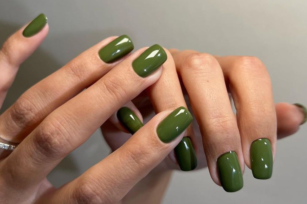 20 ideias de nail art com esmalte verde oliva, cor tendência do outono