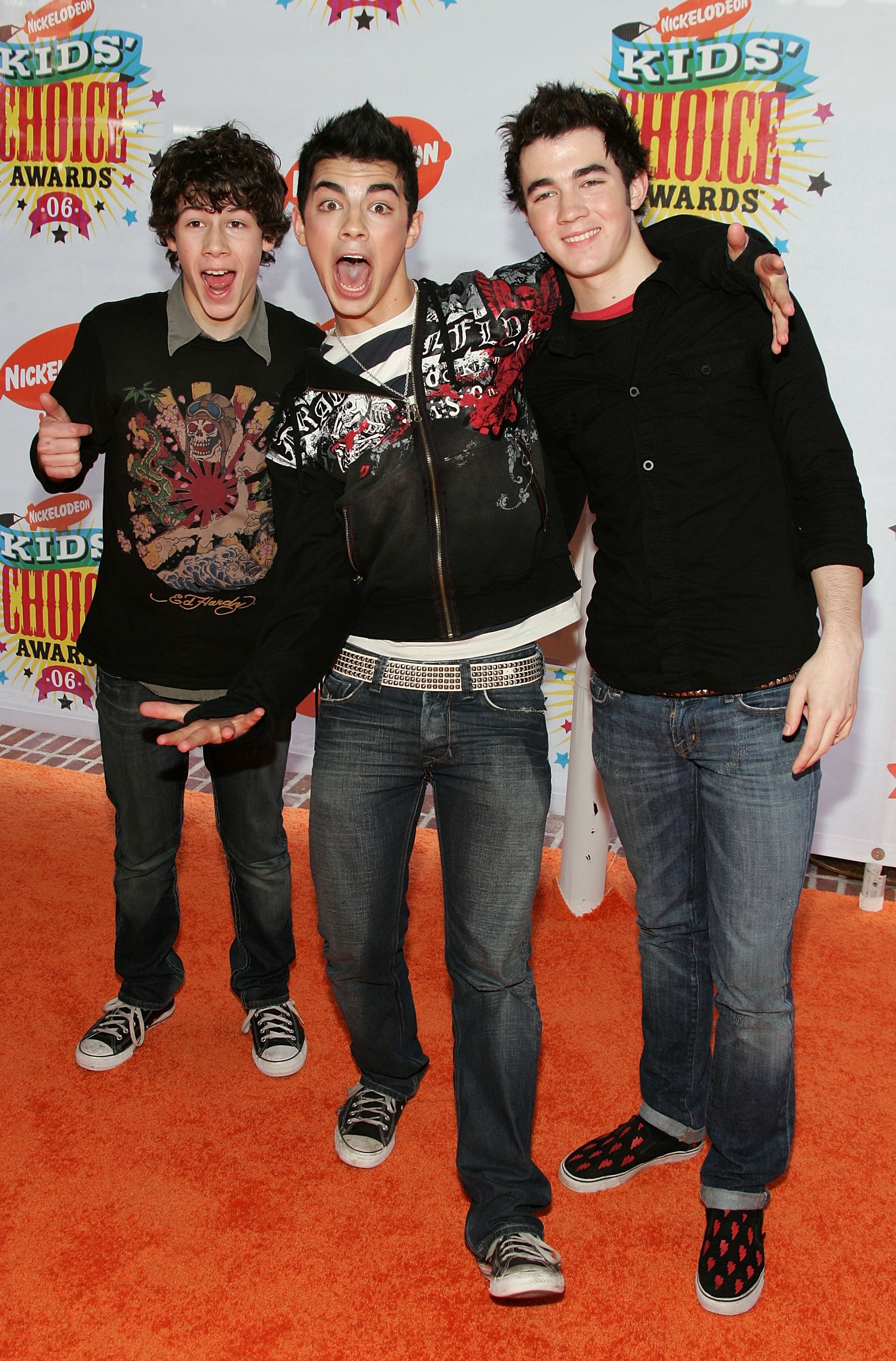 19th Annual Kid’s Choice Awards – Arrivals Jonas Brothers no Kid's Choice Awards de 2006
