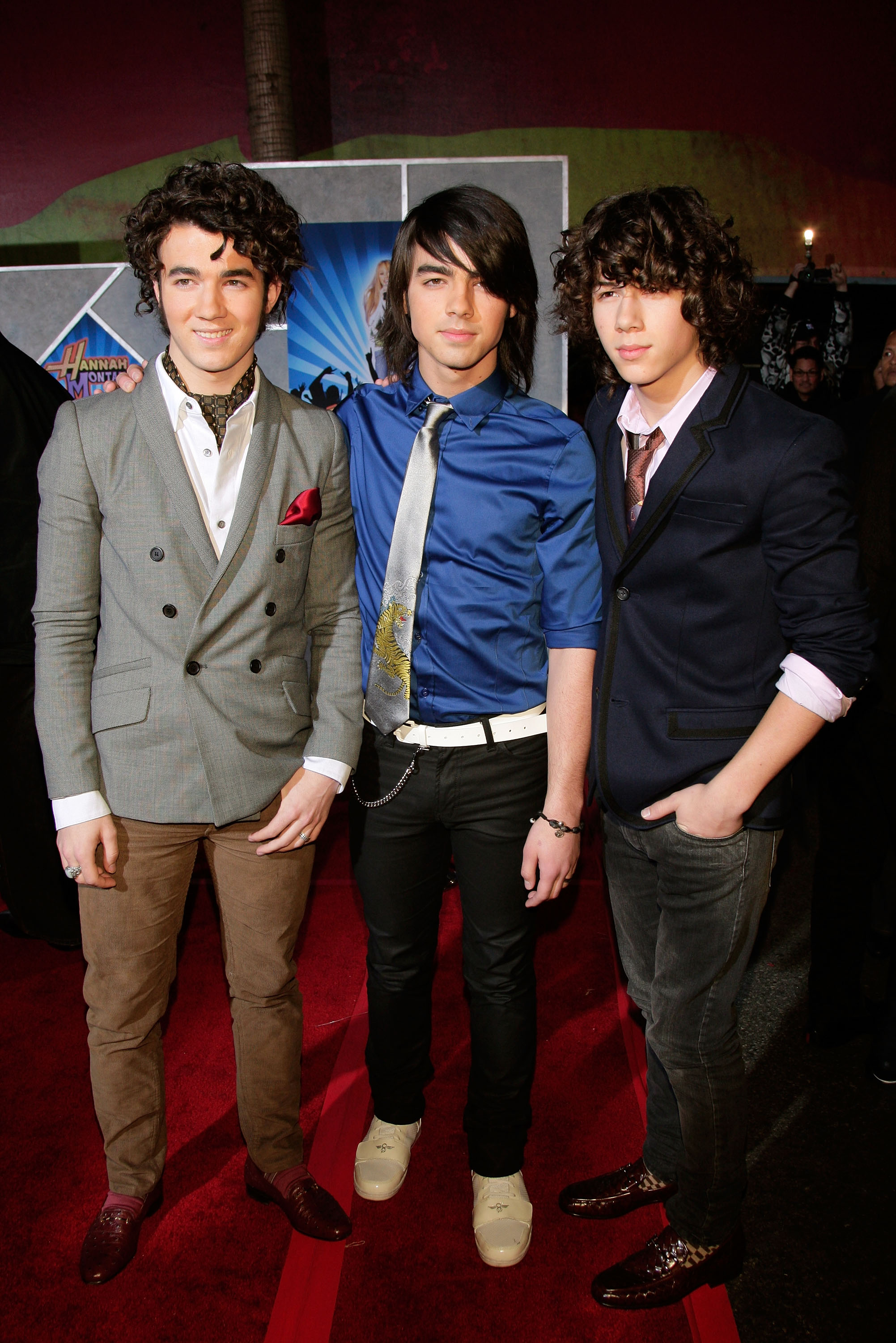 Disney Premiere Of Hannah Montana & Miley Cyrus – Arrivals Jonas Brothers na première do filme 'Hannah Montana e Miley Cyrus' em 2008