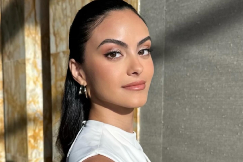 5 truques de estilo que aprendemos com os looks da Camila Mendes