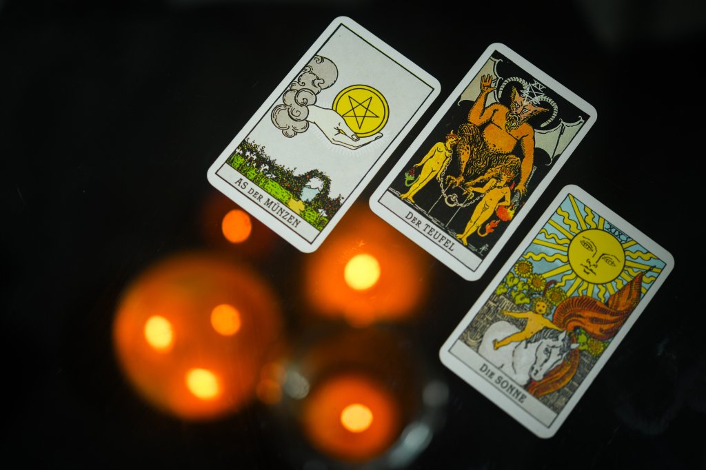 O Diabo, A Morte, O Louco: o que as cartas mais tensas significam no Tarot