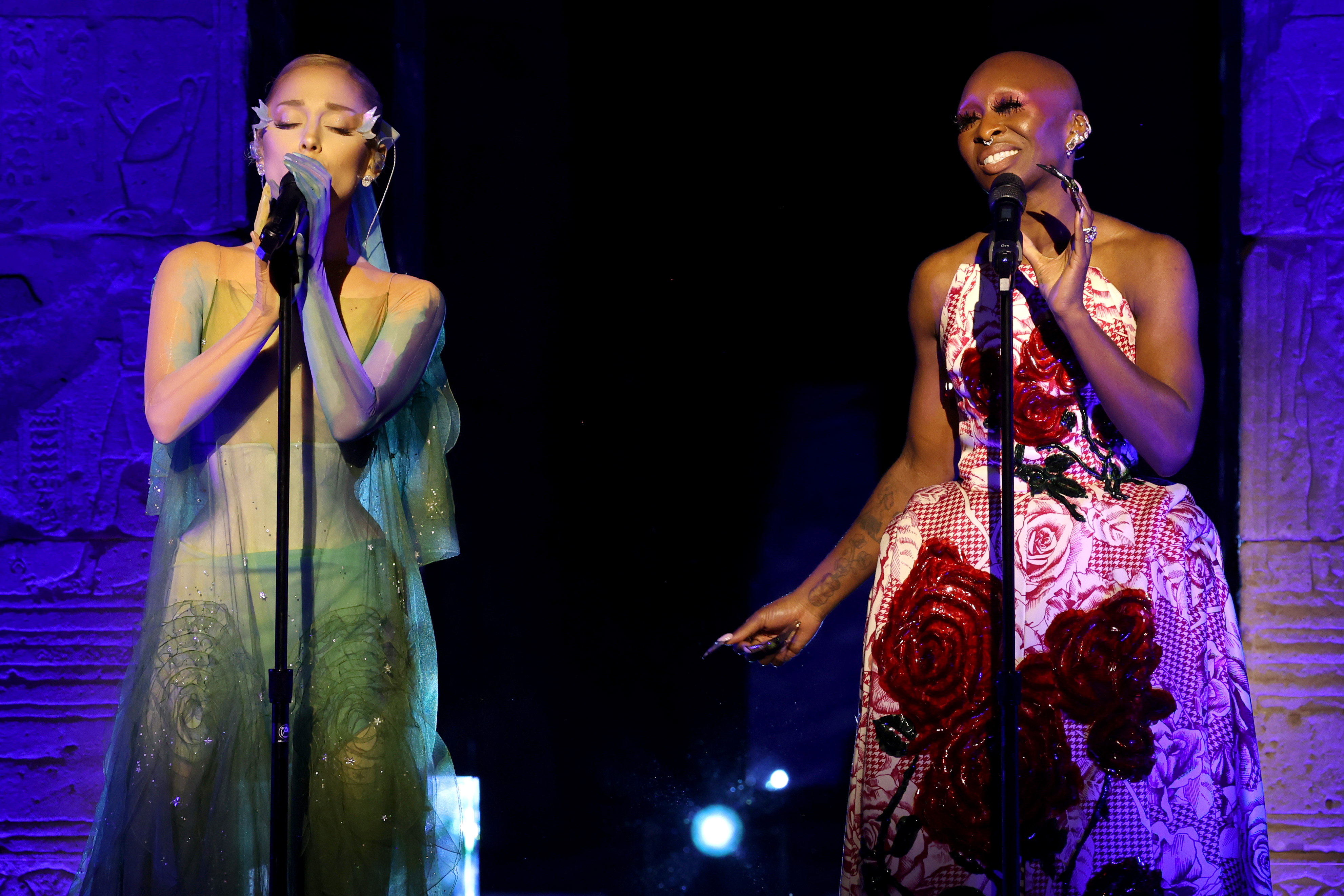 Imagem de Ariana Grande e Cynthia Erivo no Met.