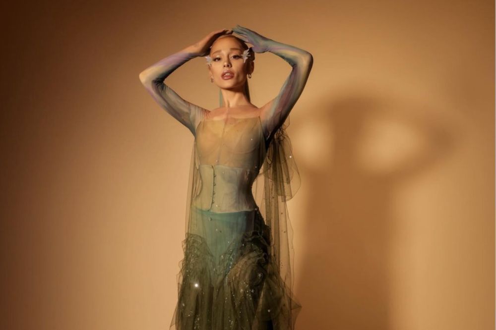 Ariana Grande vira fada da natureza com look de performance do Met Gala