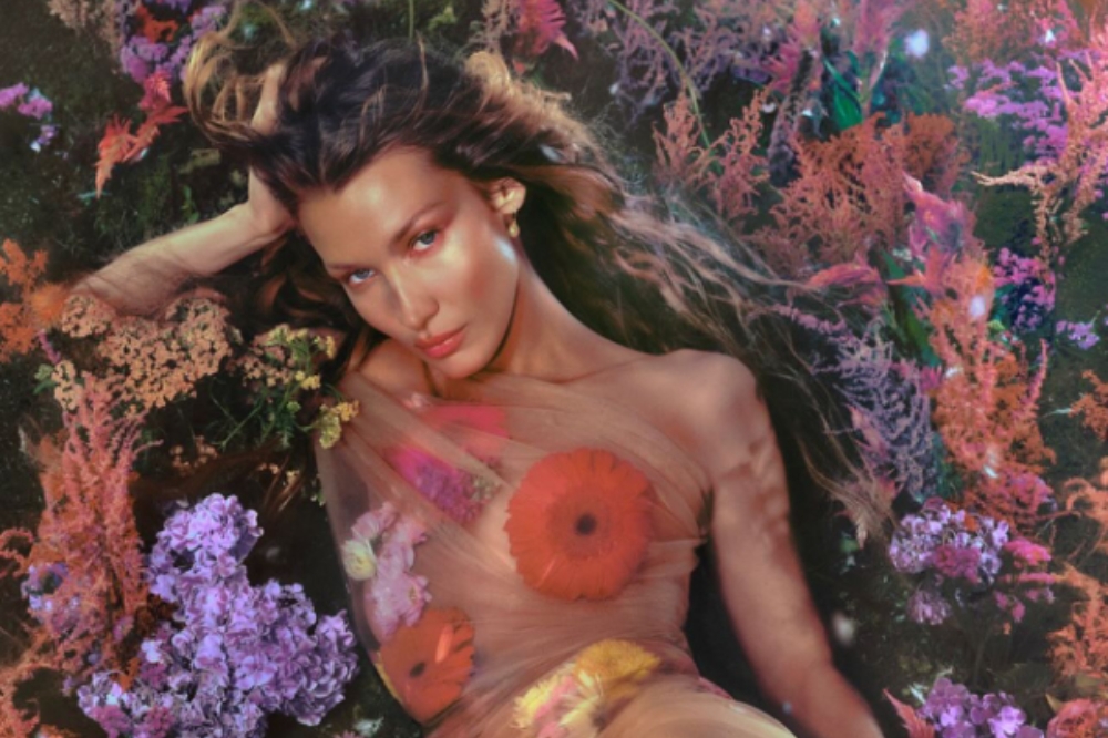 Bella Hadid lança marca de perfumes com aromas inspirados na natureza