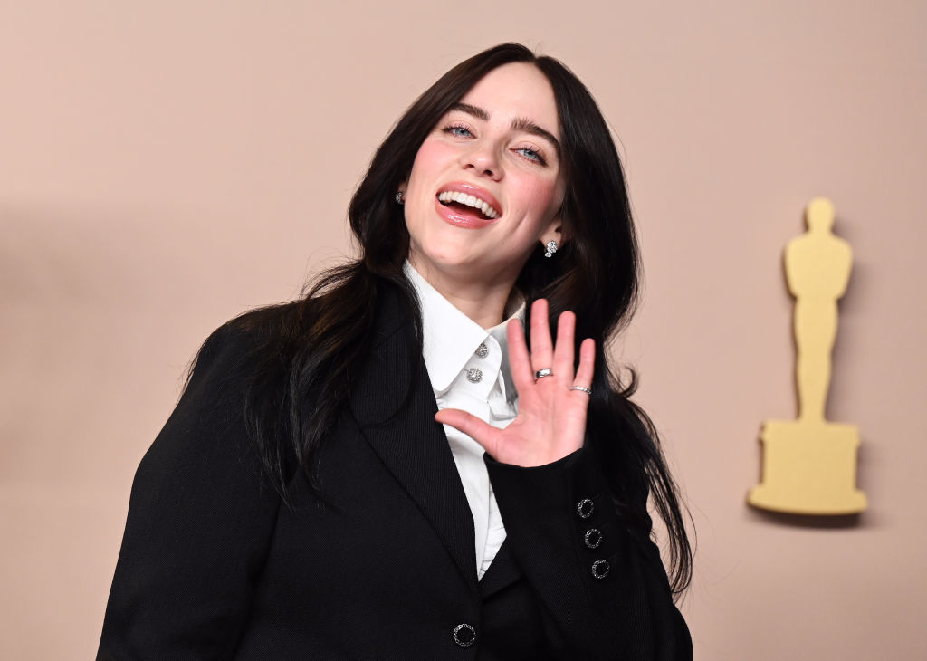 Billie Eilish relembra “ghosting” em relacionamento: “Homem patético”