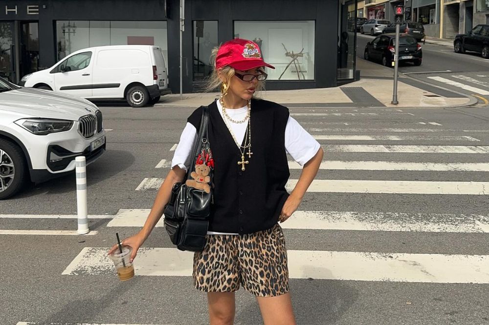 7 jeitos atualizados de montar um look estiloso usando animal print