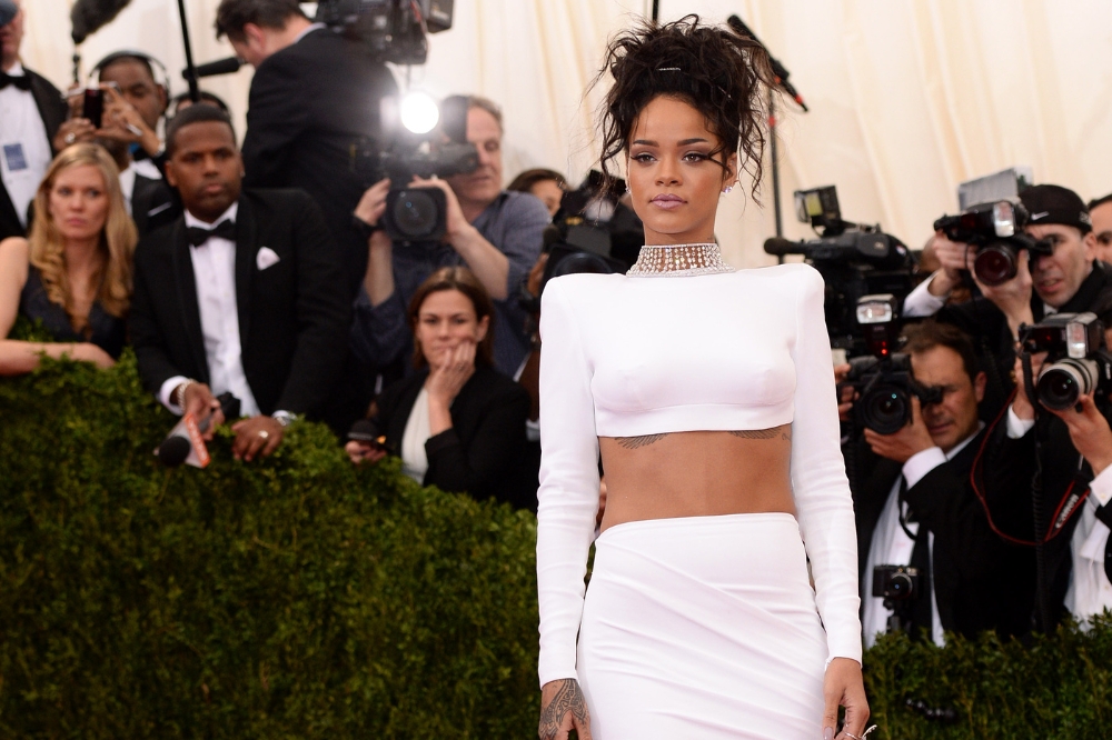 Relembre 10 looks das famosas que marcaram o MET Gala 2014