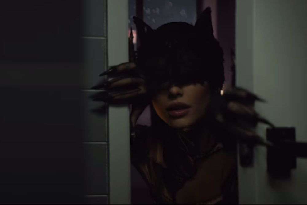 Ariana Grande é Mulher Gato em clipe de ‘the boy is mine’