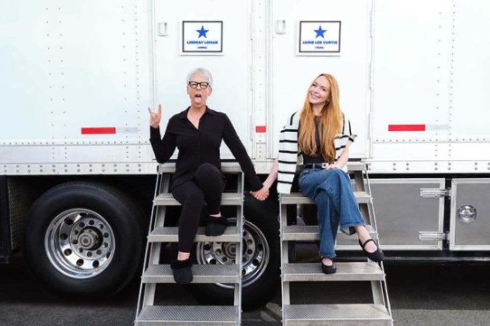 Jamie Lee Curtis e Lindsay Lohan nos bastidores de 'Sexta-Feira Muito Louca 2'