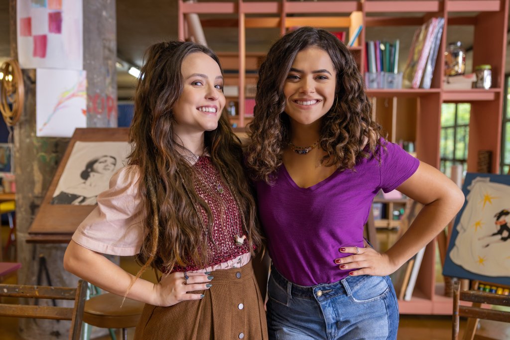 Maisa e Larissa Manoela são universitárias em trailer de De Volta aos 15