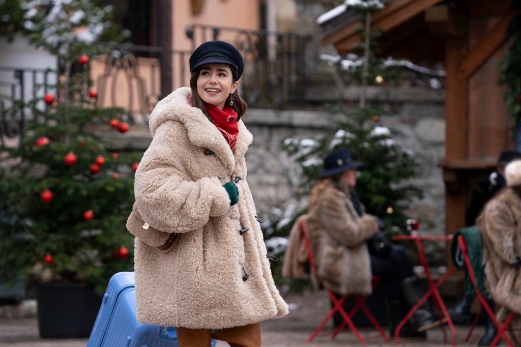 Triângulo amoroso ganha novos dramas em trailer final de Emily em Paris