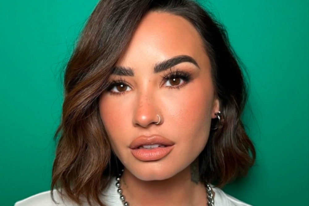 “Mudar meu cabelo me deixou mais confiante”, afirma Demi Lovato