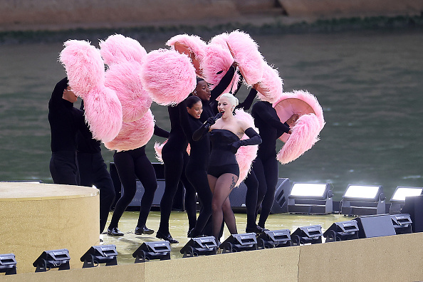 Lady Gaga faz performance na abertura dos Jogos Olímpicos de Paris 2024