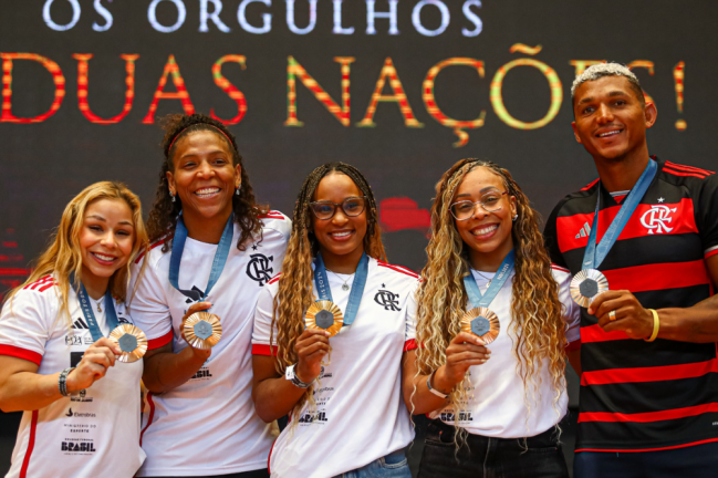 Atletas brasileiros em evento no Flamengo Atletas brasileiros em evento no Flamengo