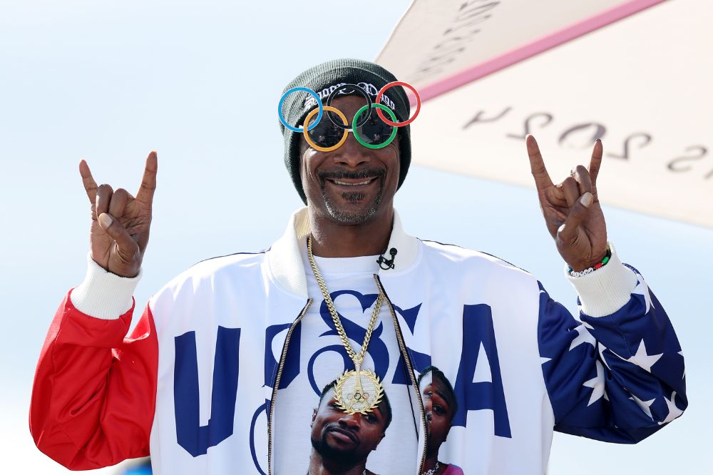 Snoop Dogg se destaca com looks estilosos e personalizados nas Olimpíadas