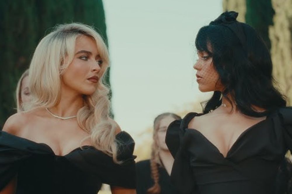 Sabrina Carpenter libera vídeo dos bastidores de clipe com Jenna Ortega